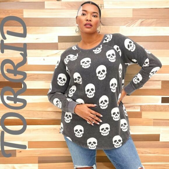 Torrid Classic Fit Cozy Skulls Fleece Crew Neck Raglan Sweatshirt 1X - Picture 1 of 16